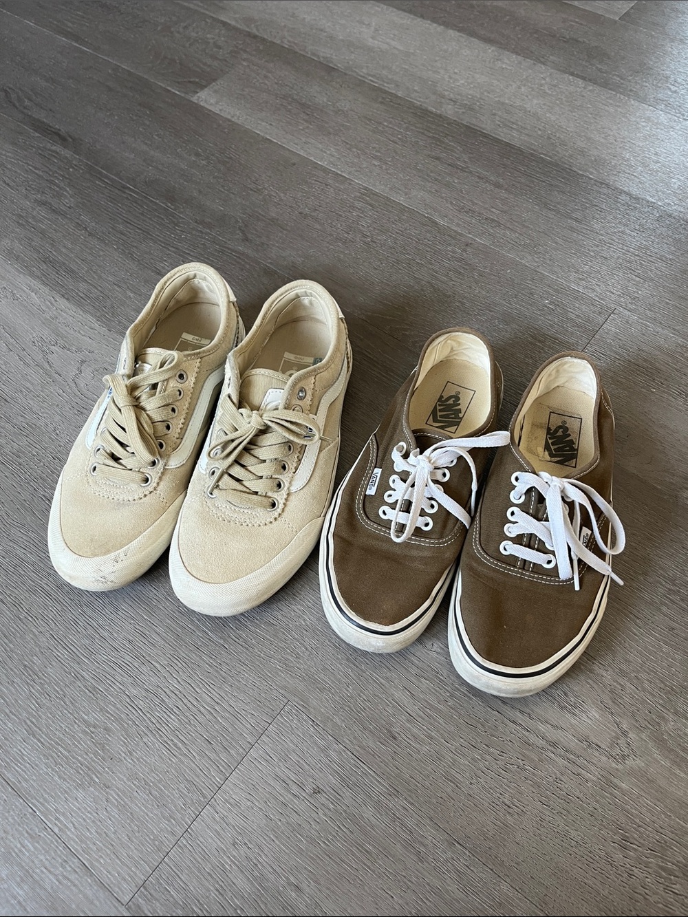 Vans Low-Top Sneakers in Beige and Olive Brown